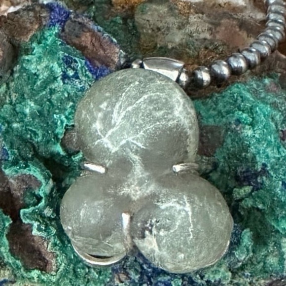 Moldevite cluster sterling silver pendant - Picture 1 of 4